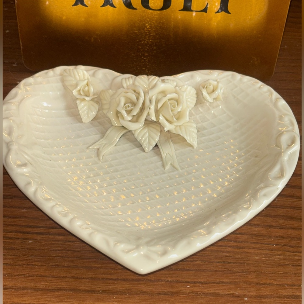 Vintage Heart Shaped Porcelain Trinket Dish - Picture 2 of 4